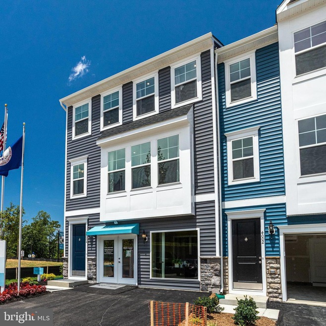 18290 Summit Pointe Dr, Triangle, VA 22172 - photo 1