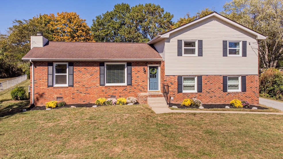 Under Contract $400,000