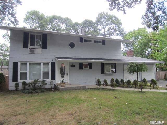 2 Horseshoe Ln, ComMacK, NY 11725 - photo 1