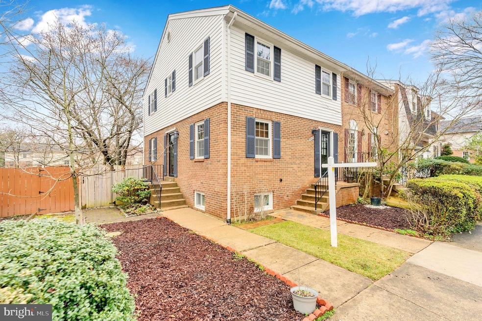 9223 Burke Rd, Burke, VA 22015 - photo 1