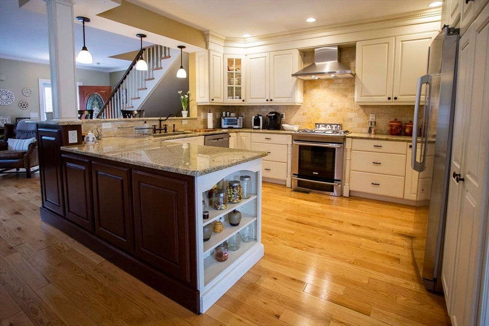 39-41 Crescent St unit 1, Wakefield, MA 01880 - photo 1