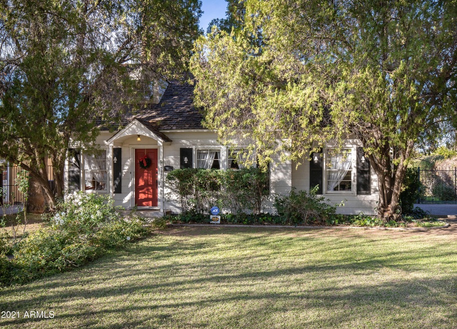 502 W Campbell front