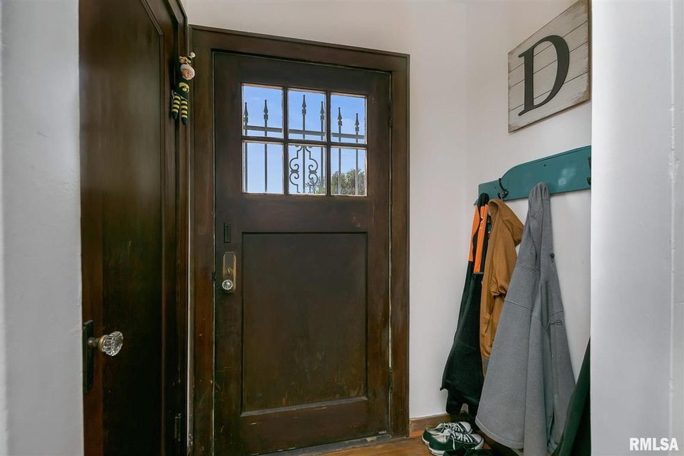 2202 W Locust St, Davenport, IA 52804 - photo 1