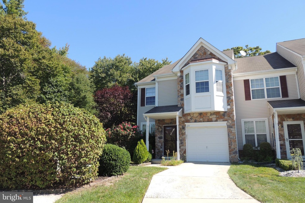 121 Chancellor Dr, Woodbury, NJ 08096 - photo 1