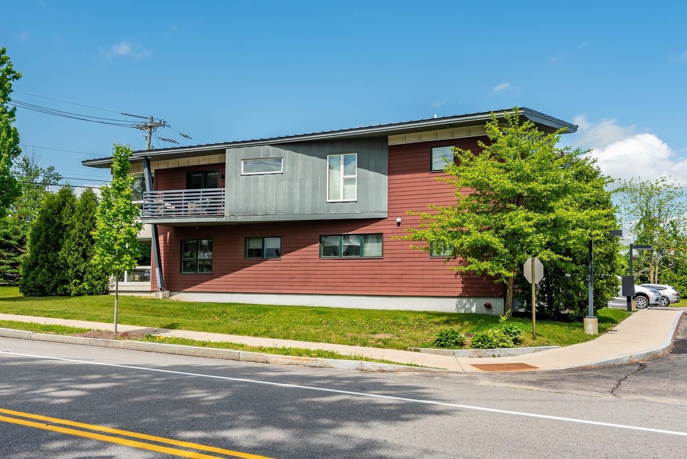 677 Dennett St unit 3, Portsmouth, NH 03801 - photo 1