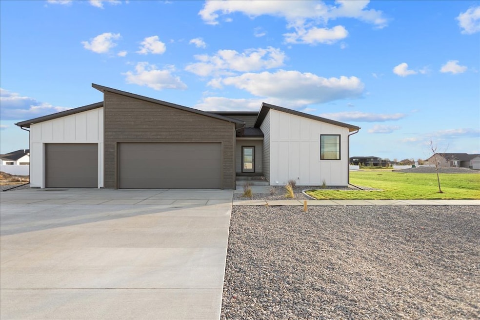 6232 Skycrest Dr, Billings, MT 59106 - photo 1