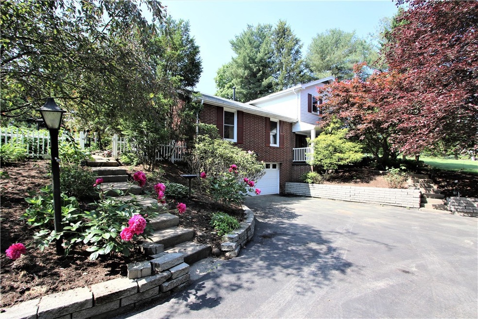 Spacious Brick Multi-Level situated Nicely on5 Gor