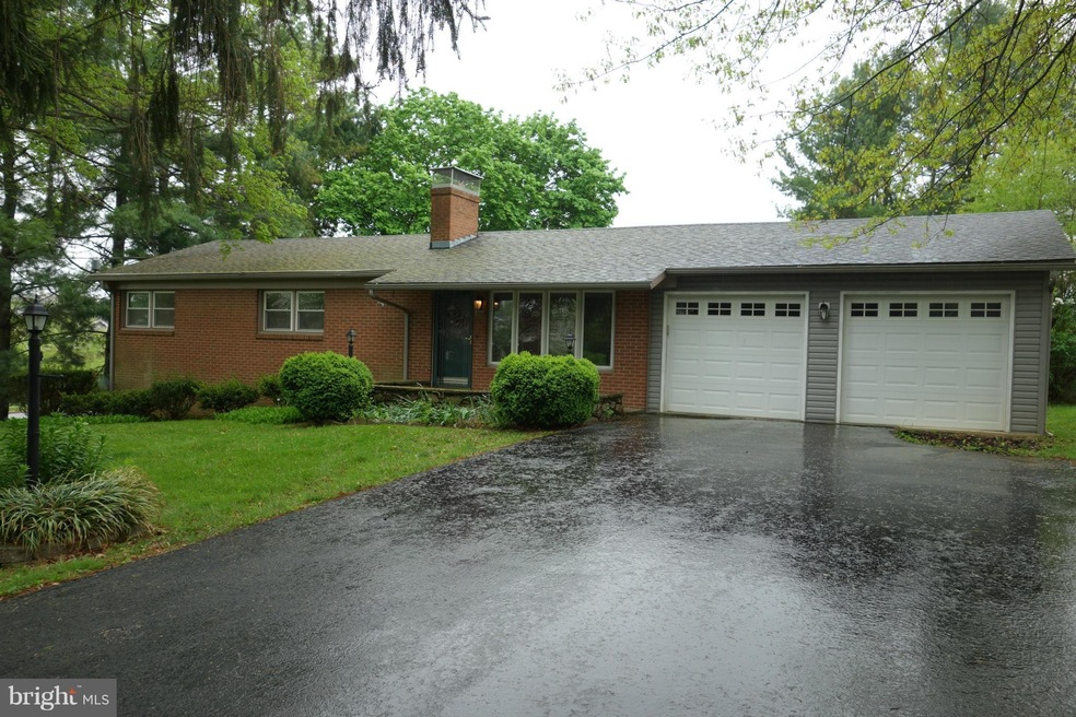 23 E Loudoun St, Round Hill, VA 20141 - photo 1