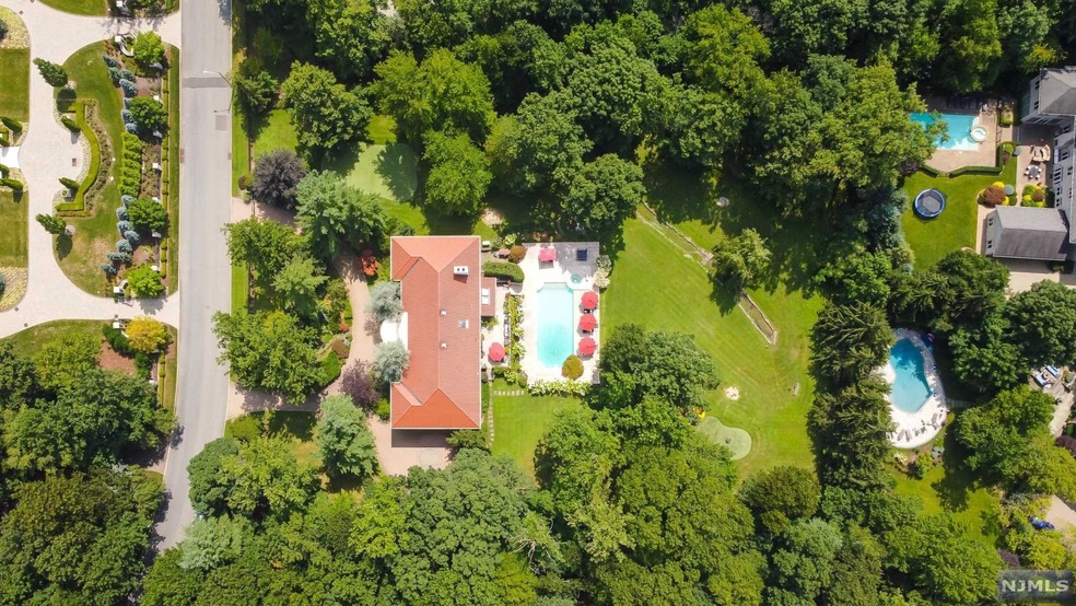 Sold $4,050,000 • Co-Listing Agent