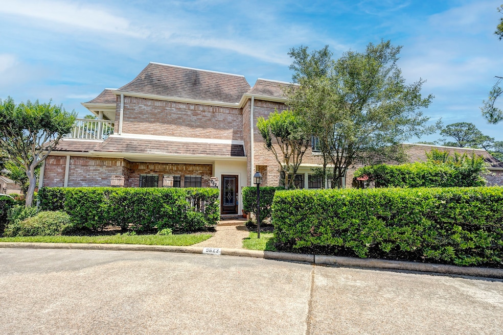 9623 Doliver Dr, Houston, TX 77063 - photo 1