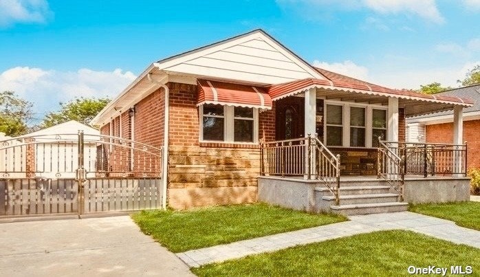 7707 261st St, Glen Oaks, NY 11004 - photo 1