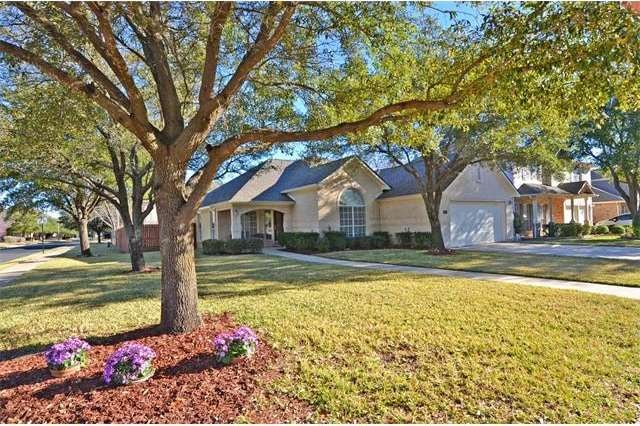 Beautiful single story on corner lot, landscaping,