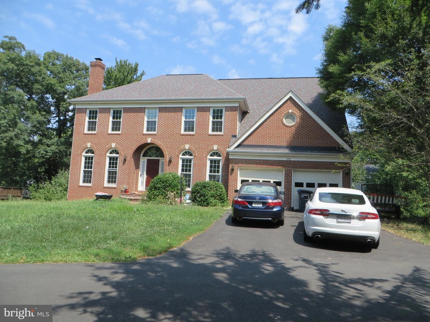 4725 Rippling Pond Dr, Fairfax, VA 22033 - photo 1