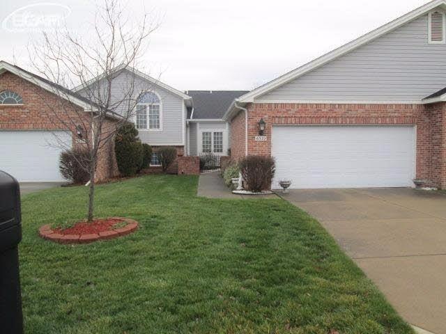 6322 Squire Lake Dr unit 55, Flushing, MI 48433 - photo 1