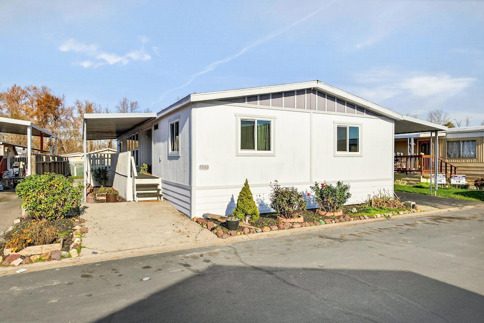 3555 S Pacific Hwy unit SPC 223, Medford, OR 97501 - photo 1