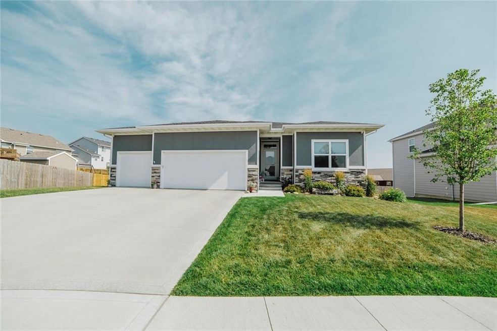 512 Ridgeline Dr, Adel, IA 50003 - photo 1