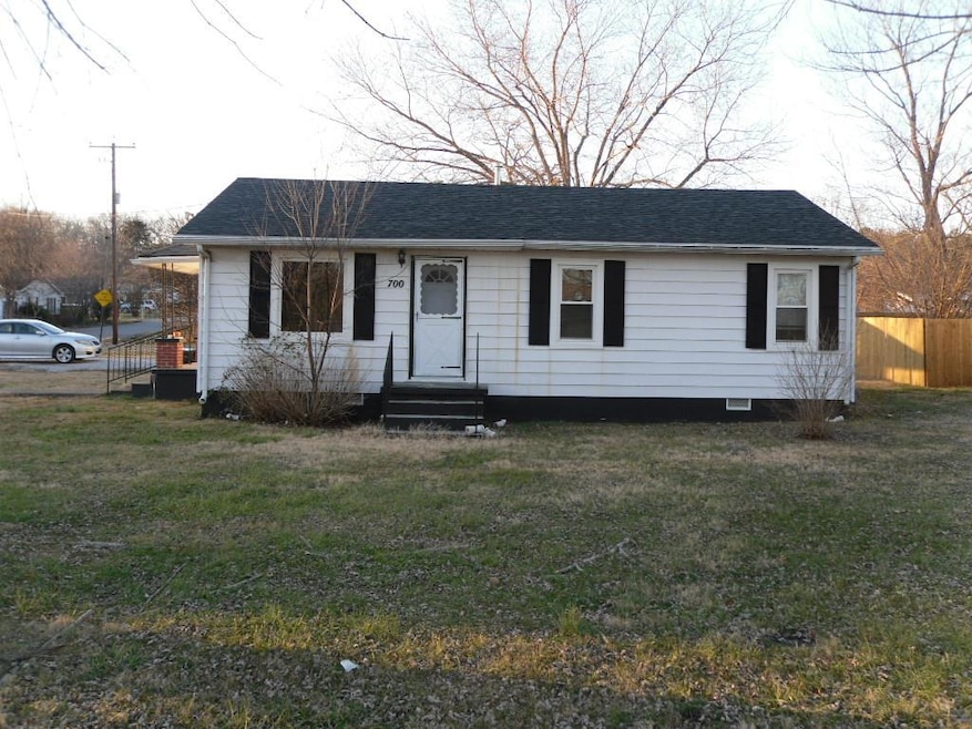 700 Sanderson Dr, Hopkinsville, KY 42240 - photo 1