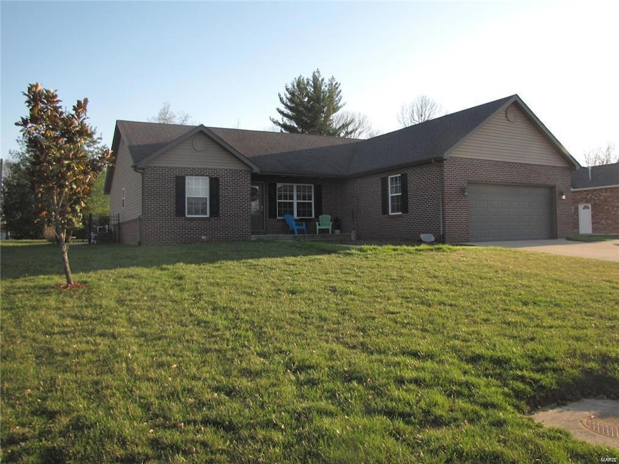 204 Woods Manor Dr, Freeburg, IL 62243 - photo 1