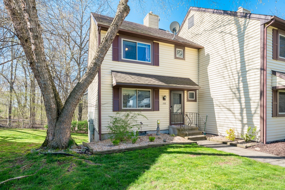 132 Salem Dr., Cromwell - Oxford Park Townhouse