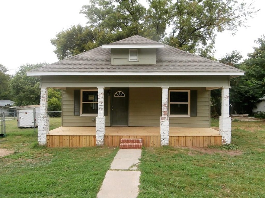 402 N Mock St, Prairie Grove, AR 72753 - photo 1