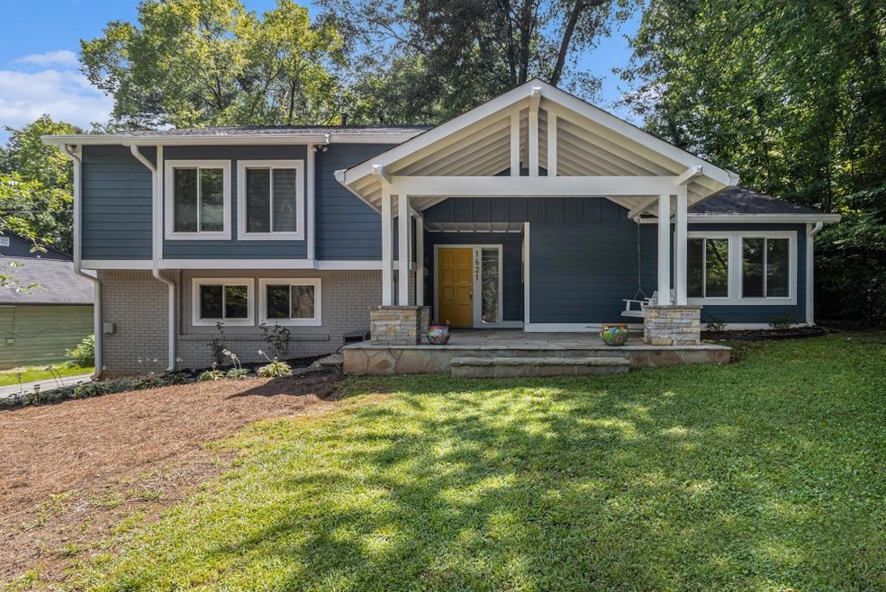 Modern Comfort Meets Timeless Style in this Updated Split-Level Gem, Tucked Away on a Quiet Cul-de-Sac in the Heart of Northlake Springs!