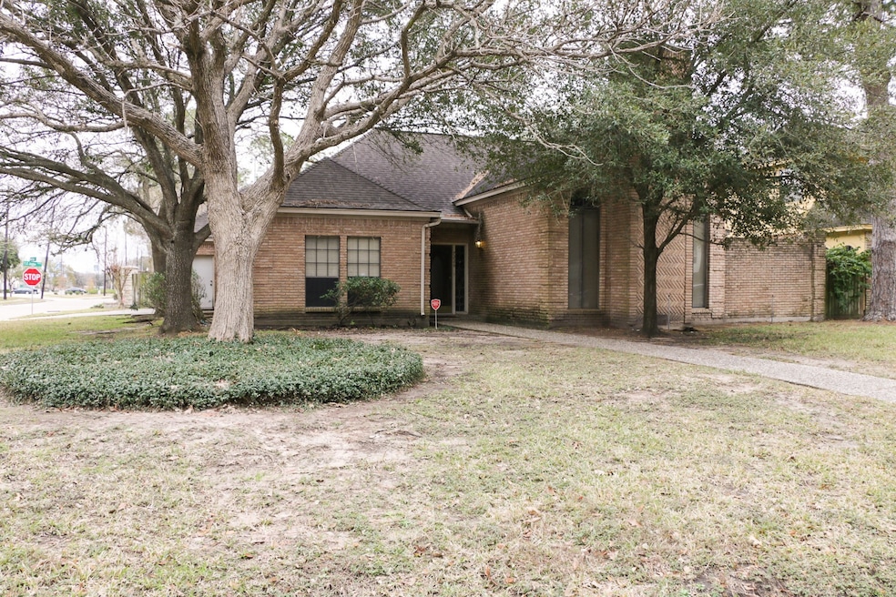 7226 Birchtree Forest Dr, Houston, TX 77088 - photo 1