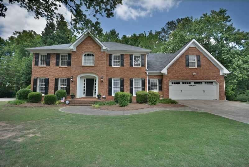 Exterior Front. FABULOUS CURB APPEAL! 3.5 SIDED BR