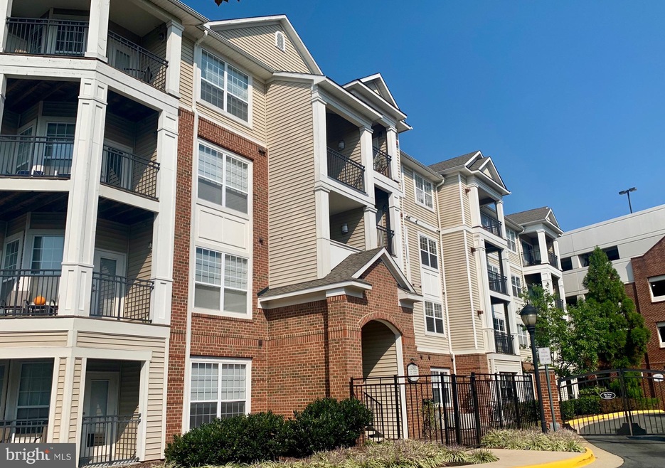12905 Centre Park Cir unit 301, Herndon, VA 20171 - photo 1