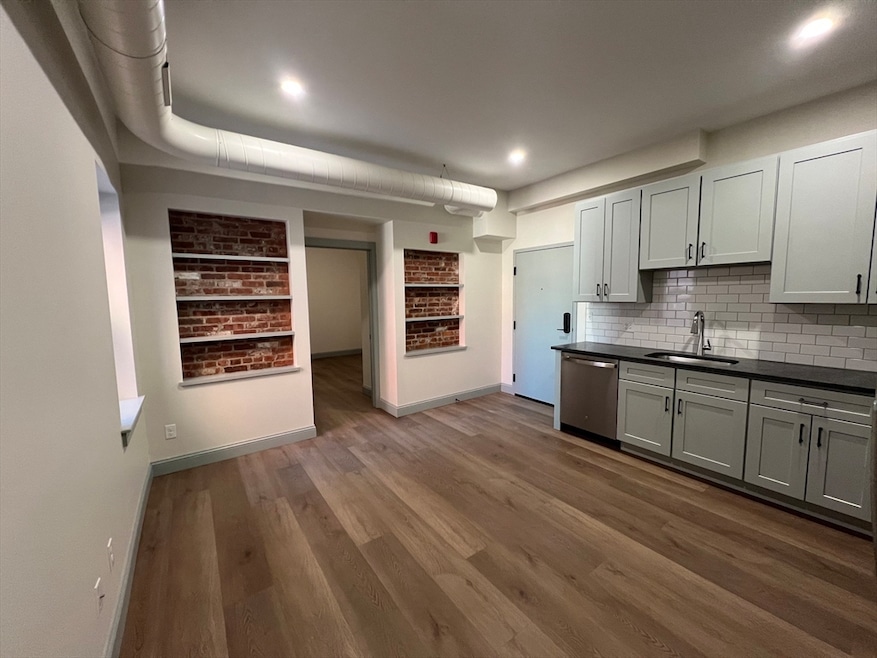 160 Seabury St unit 6, Fall River, MA 02720 - photo 1