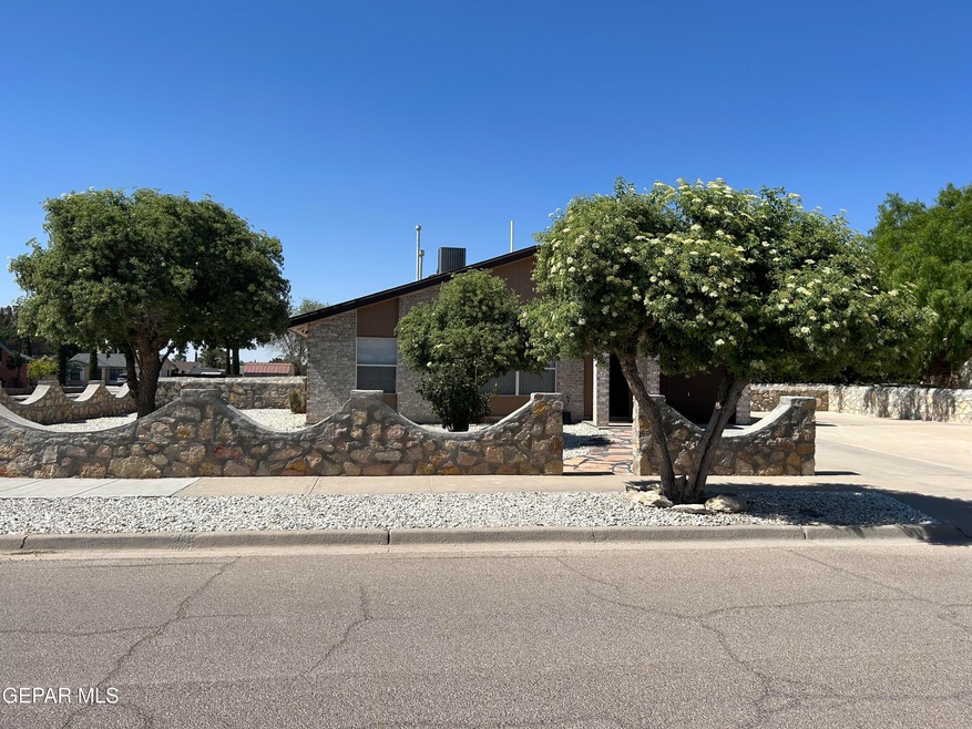 15333 Marburn Ct, Horizon City, TX 79928 - photo 1