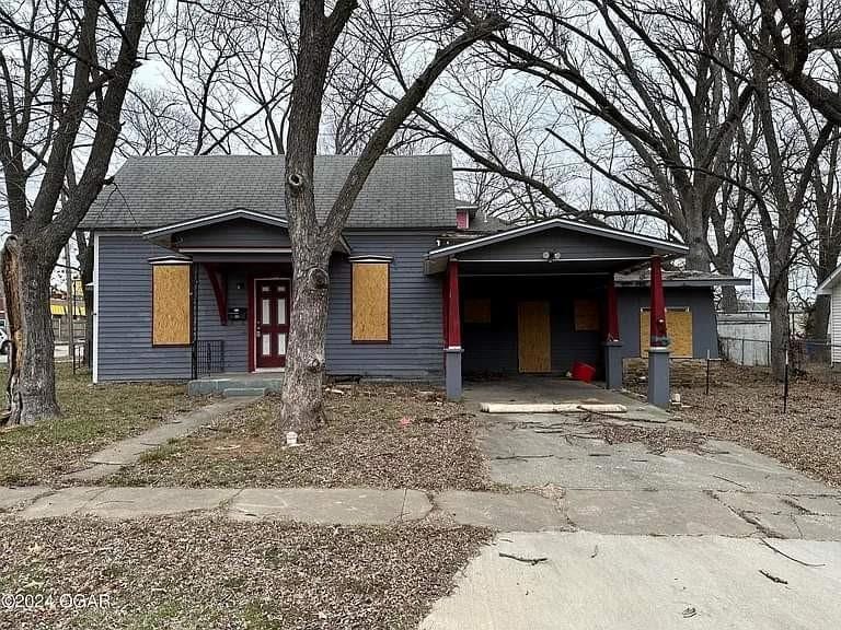 229 S Main St, Nevada, MO 64772 - photo 1