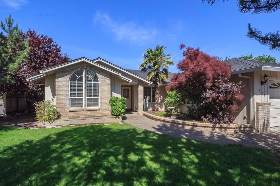 1433 Foxwood Dr, Medford, OR 97504 - photo 1