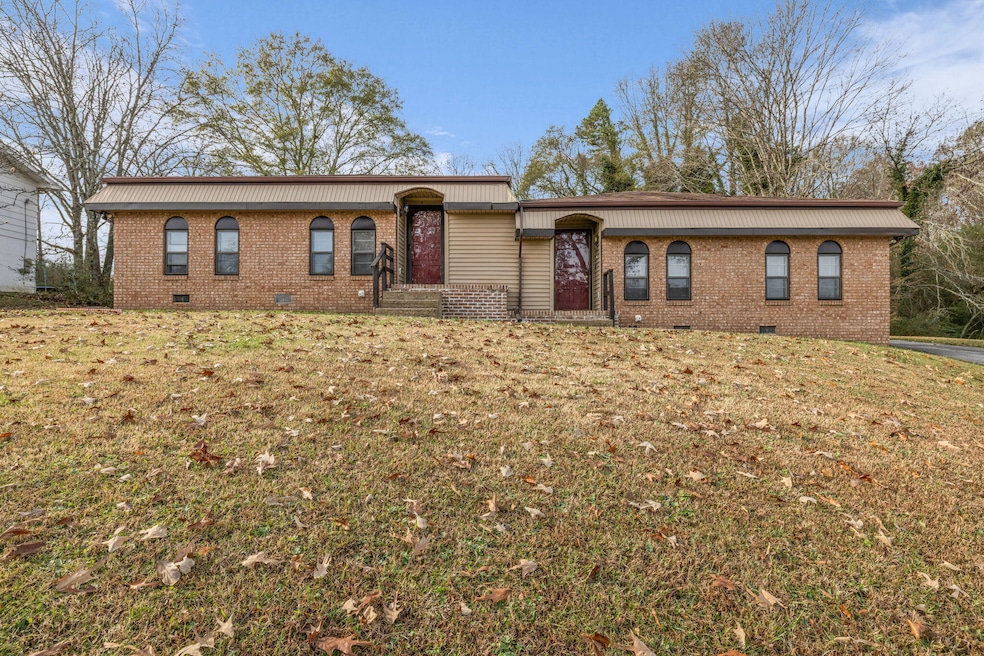 4739 Tessie Ln, Chattanooga, TN 37343 - photo 1