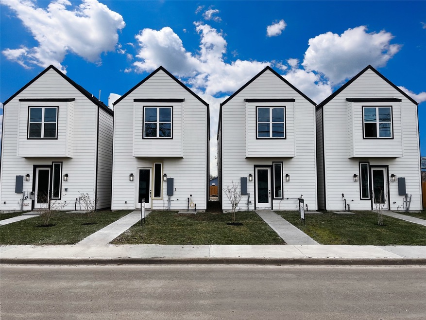 102 E 44th St unit A, Houston, TX 77018 - photo 1