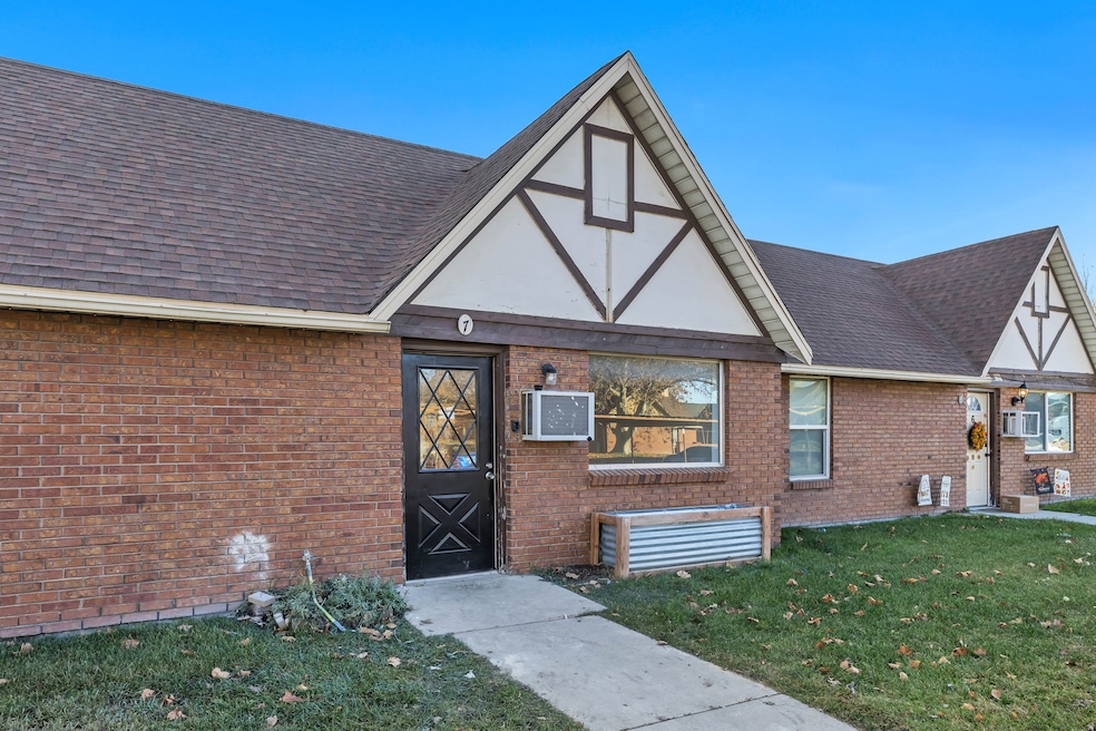 710 N 800 W unit 7, Salt Lake City, UT 84116 - photo 1