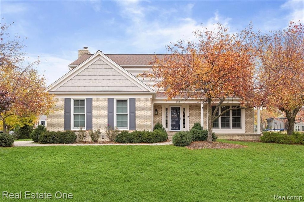 1568 Grandview Dr, Rochester Hills, MI 48306 - photo 1