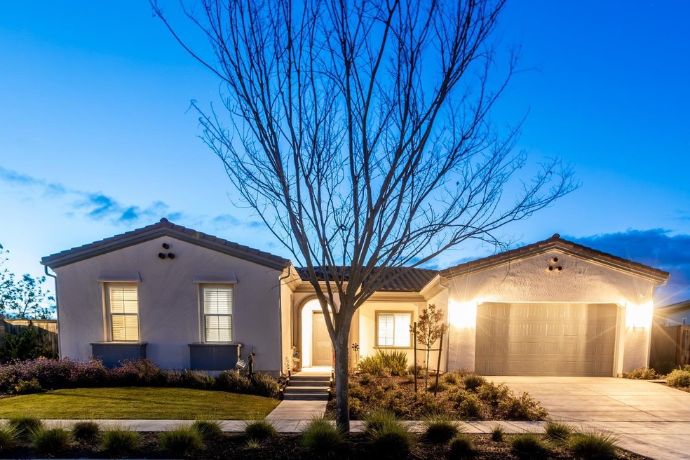 Sold $800,000 • Co-Listing Agent