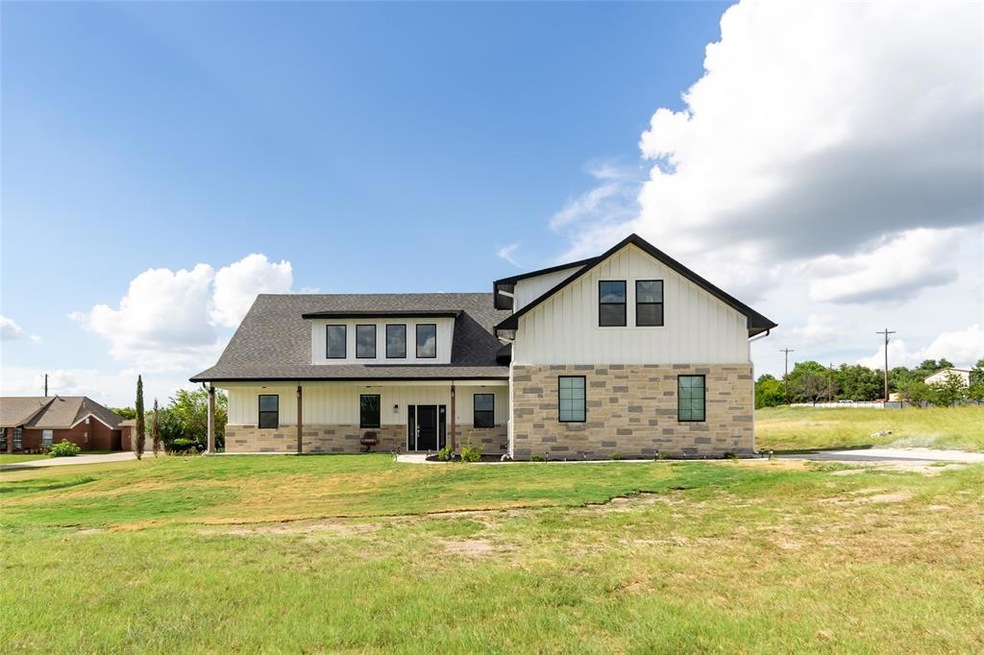 300 Gregory St, Weatherford, TX 76087 - photo 1