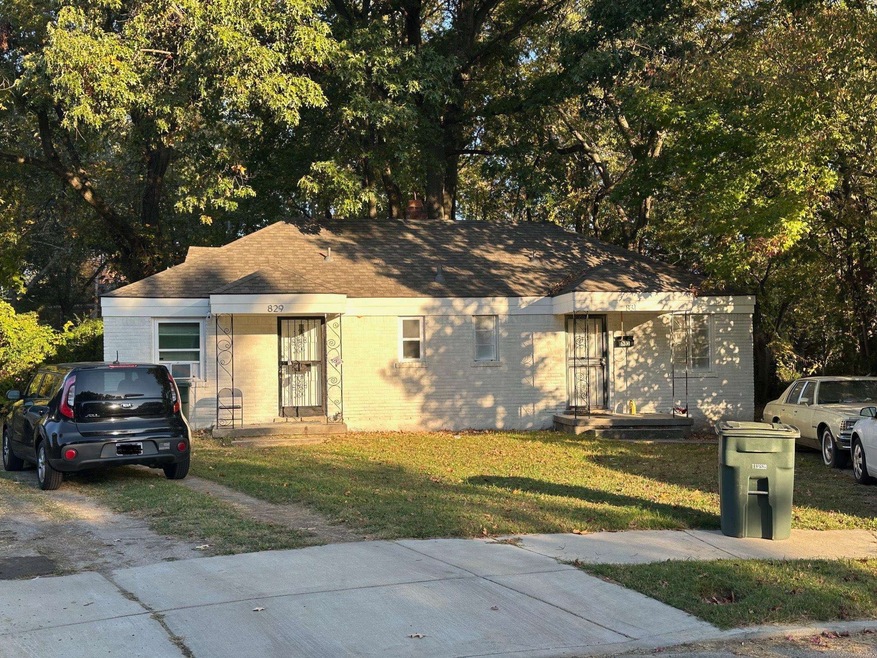 View of front of home featuring a front yard