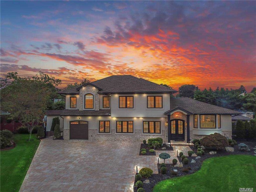 5 Evers Ct, ComMacK, NY 11725 - photo 1