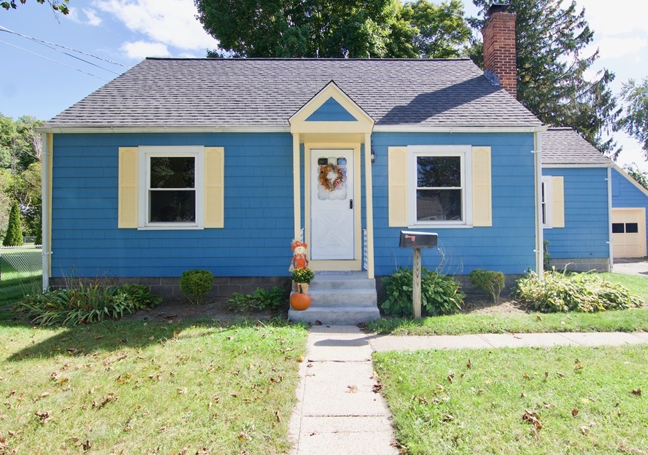 11 Winthrop St, Palmer, MA 01069 - photo 1