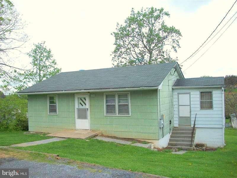 439 Lee St, Strasburg, VA 22657 - photo 1