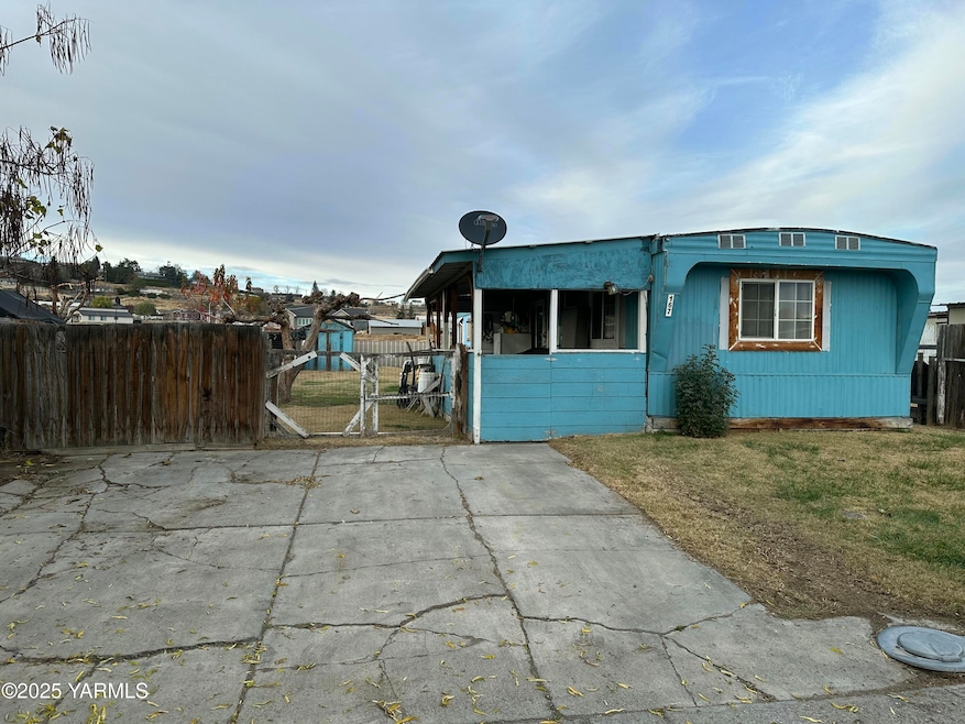 131 Parkland Dr unit 167, Sunnyside, WA 98944 - photo 1