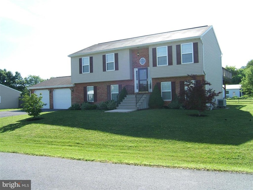 15280 Cobble Dr, Greencastle, PA 17225 - photo 1