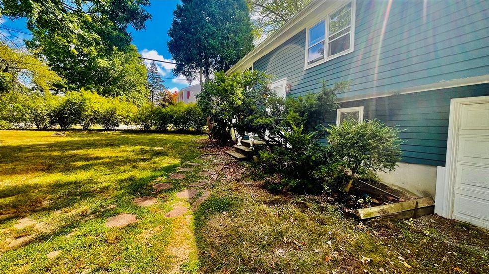 1069 Green End Ave, Middletown, RI 02842 - photo 1