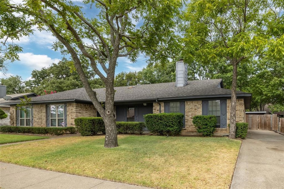 1137 Highpoint Rd, Bedford, TX 76022 - photo 1