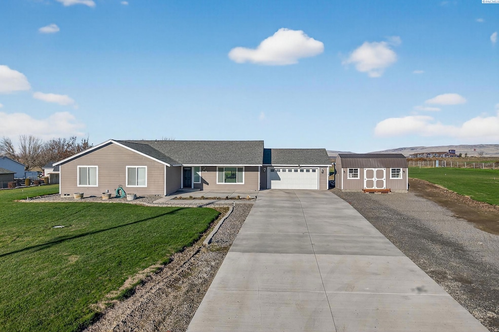 1621 Alexander Rd, Sunnyside, WA 98944 - photo 1