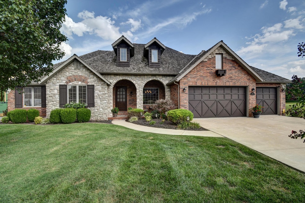 8323 Rolling Hills Dr-2