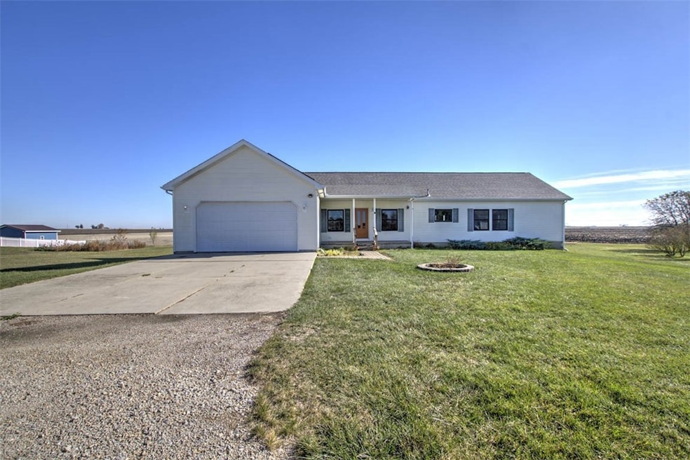 424 E Kennedy St, Maroa, IL 61756 - photo 1