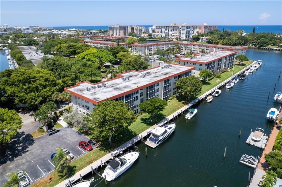 Location is key at this 2BR/2BA condo in Palm_Aire
